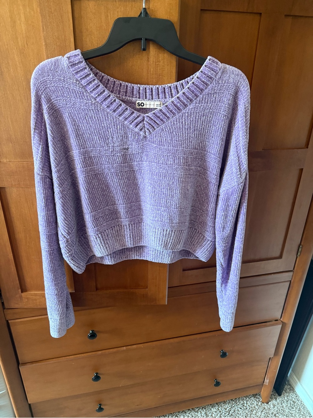 SO Lavender V-Neck Cropped Knit Sweater - Slightly Distressed